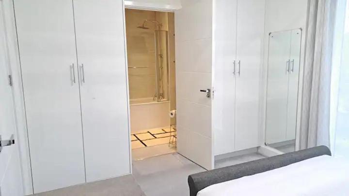 Cozy Double Room With Large En Suite Near Canary Wharf London With Amazing Views In A Shared Apartment Esterno foto