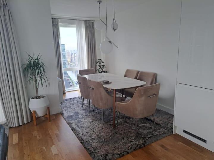 Cozy Double Room With Large En Suite Near Canary Wharf London With Amazing Views In A Shared Apartment Esterno foto