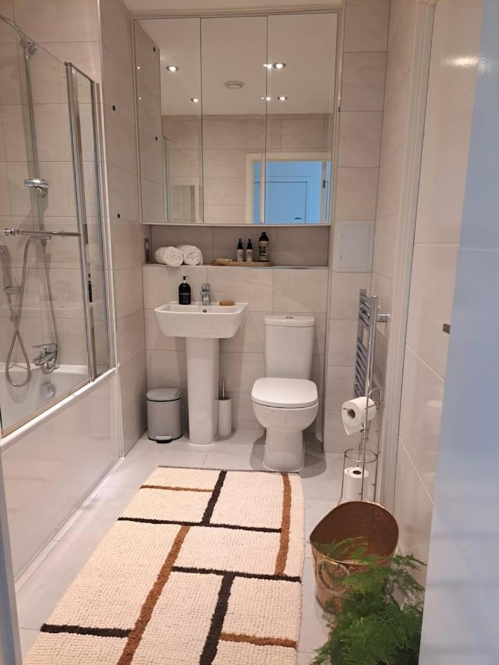 Cozy Double Room With Large En Suite Near Canary Wharf London With Amazing Views In A Shared Apartment Esterno foto