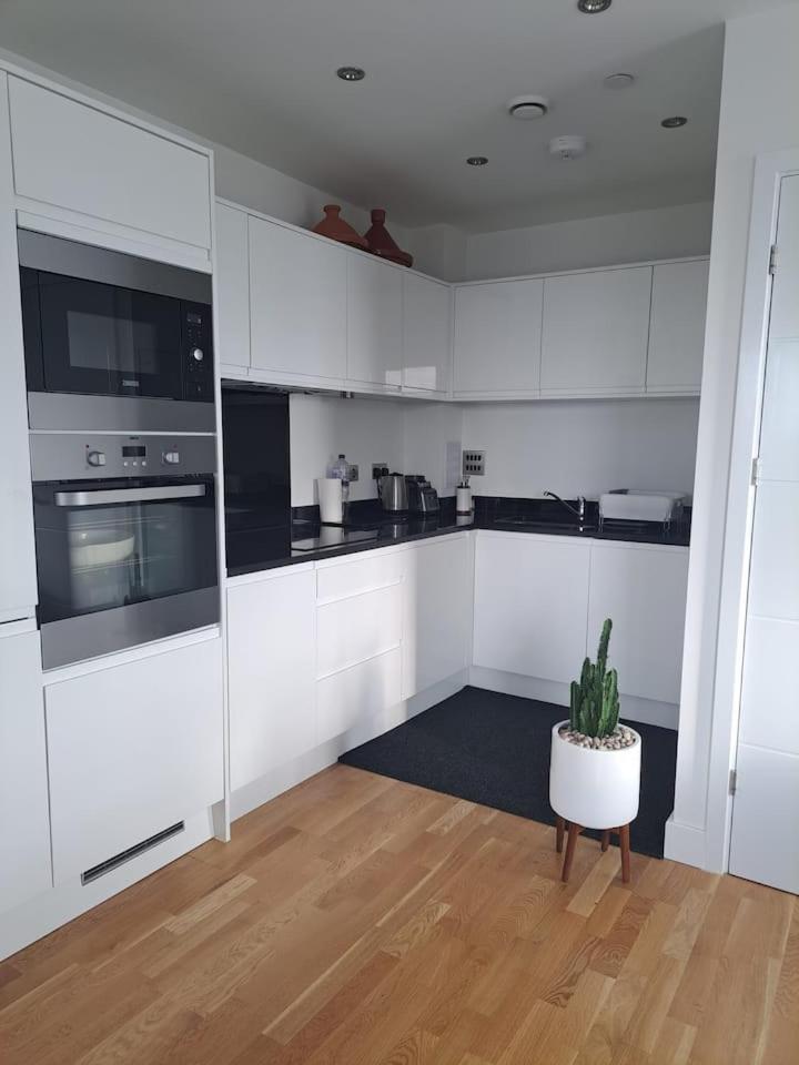 Cozy Double Room With Large En Suite Near Canary Wharf London With Amazing Views In A Shared Apartment Esterno foto